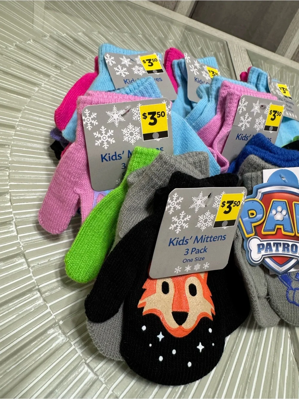 29 pairs KidsMittens in Blue, Pink, Gray, Black
